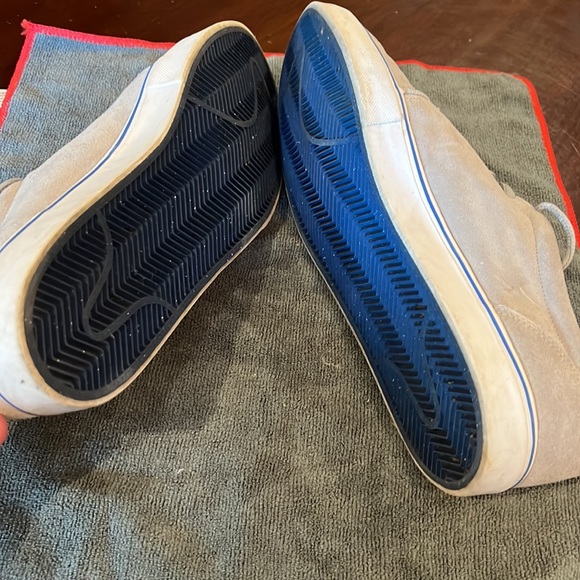 Nike Satire casual sneaker light grey, red and white 536404-064 size 12 - Picture 6 of 6